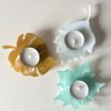 Set foglie portacandele in resina dai colori delicati - immagine 3