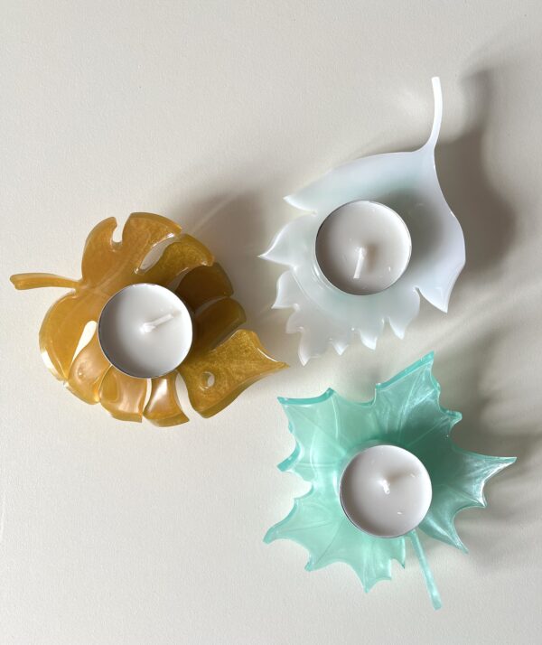 Set foglie portacandele in resina dai colori delicati - immagine 3