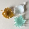 Set foglie portacandele in resina dai colori delicati - immagine 2