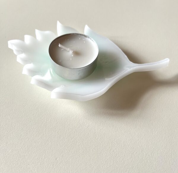 Set foglie portacandele in resina dai colori delicati - immagine 6
