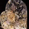Lampada in resina con rose e fiori vari, base in legno e led - immagine 5