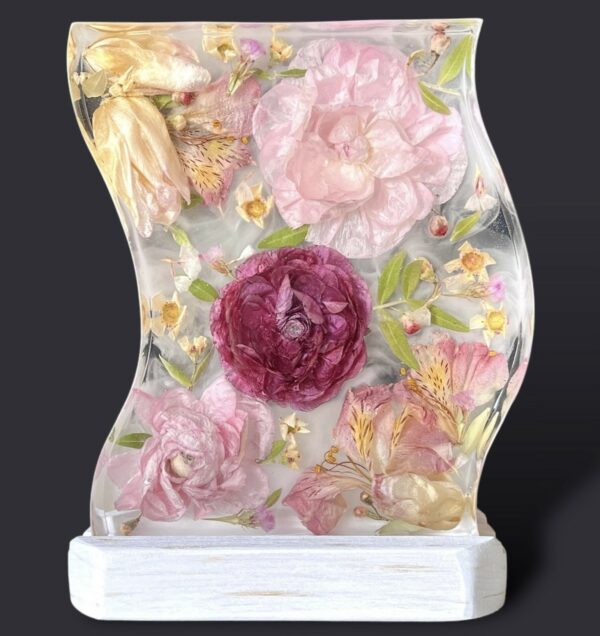 Lampada in resina con fiori - immagine 3