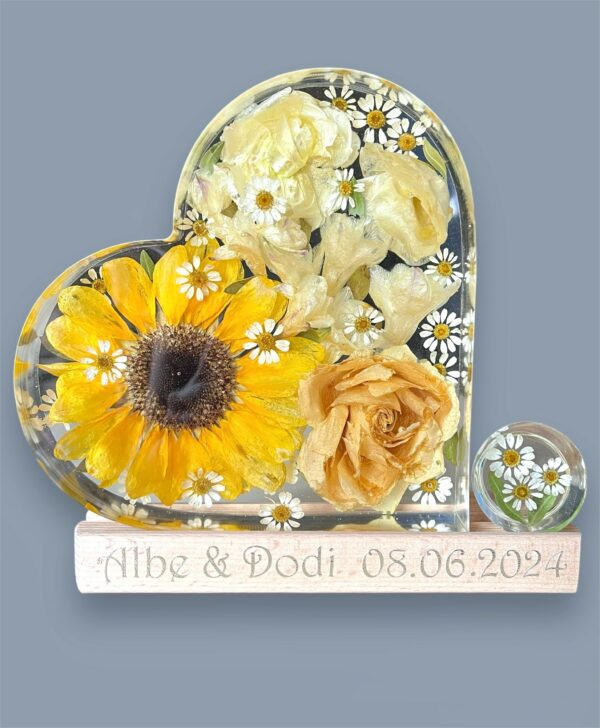 Lampada con bouquet da sposa- girasoli, rose, camomilla e fresie - immagine 5