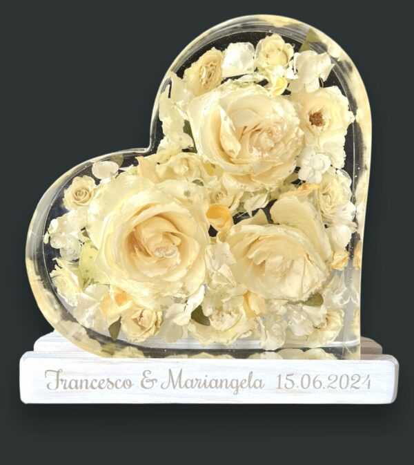 Lampada con bouquet da sposa- rose e roselline bianche - immagine 3