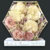 Lampada con bouquet da sposa- esagono con peonie, rose e fiorellini vari